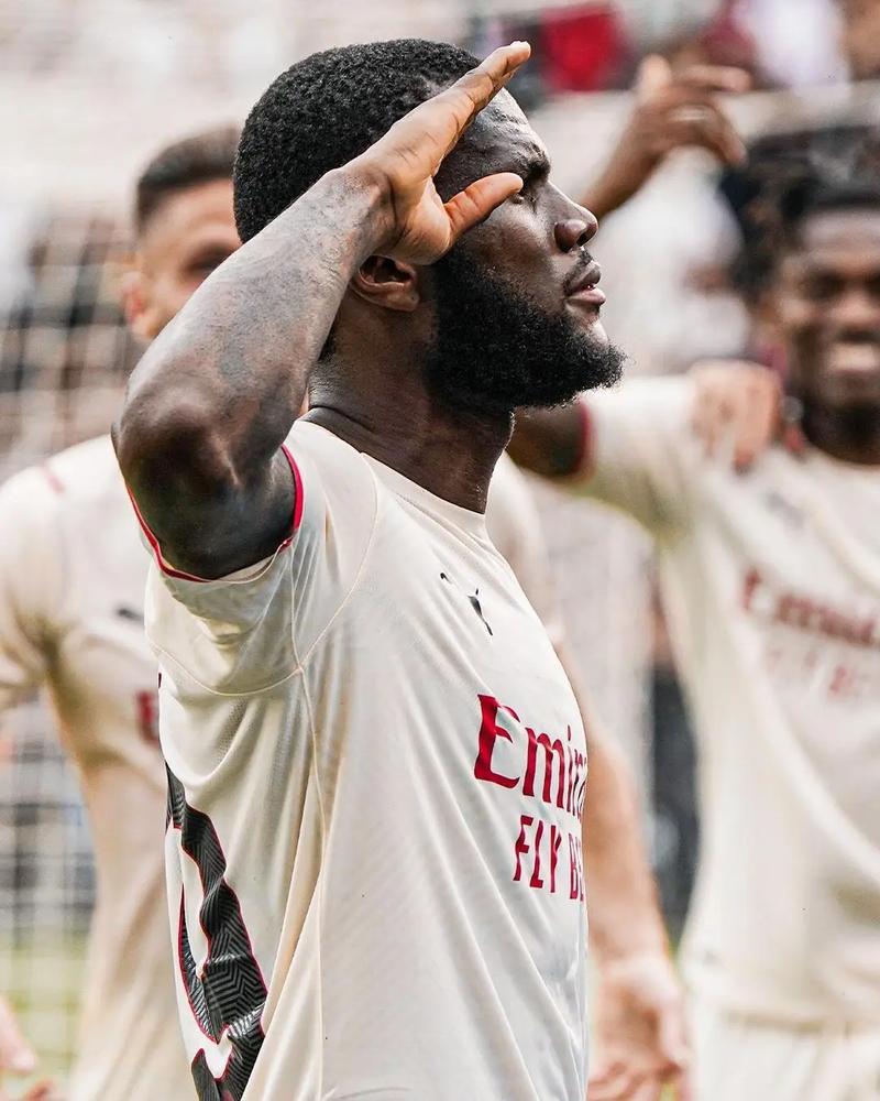 这脚传球太精准了