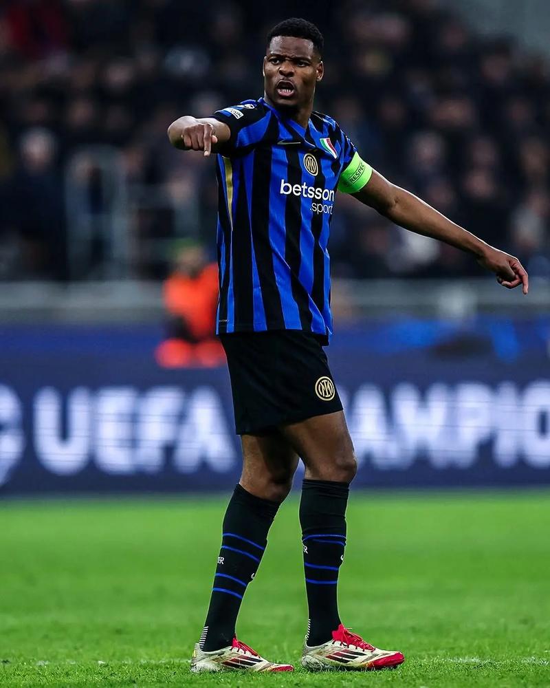 瑞天空：AC米兰与阿利松接触，利物浦对明夏转会持开放态度