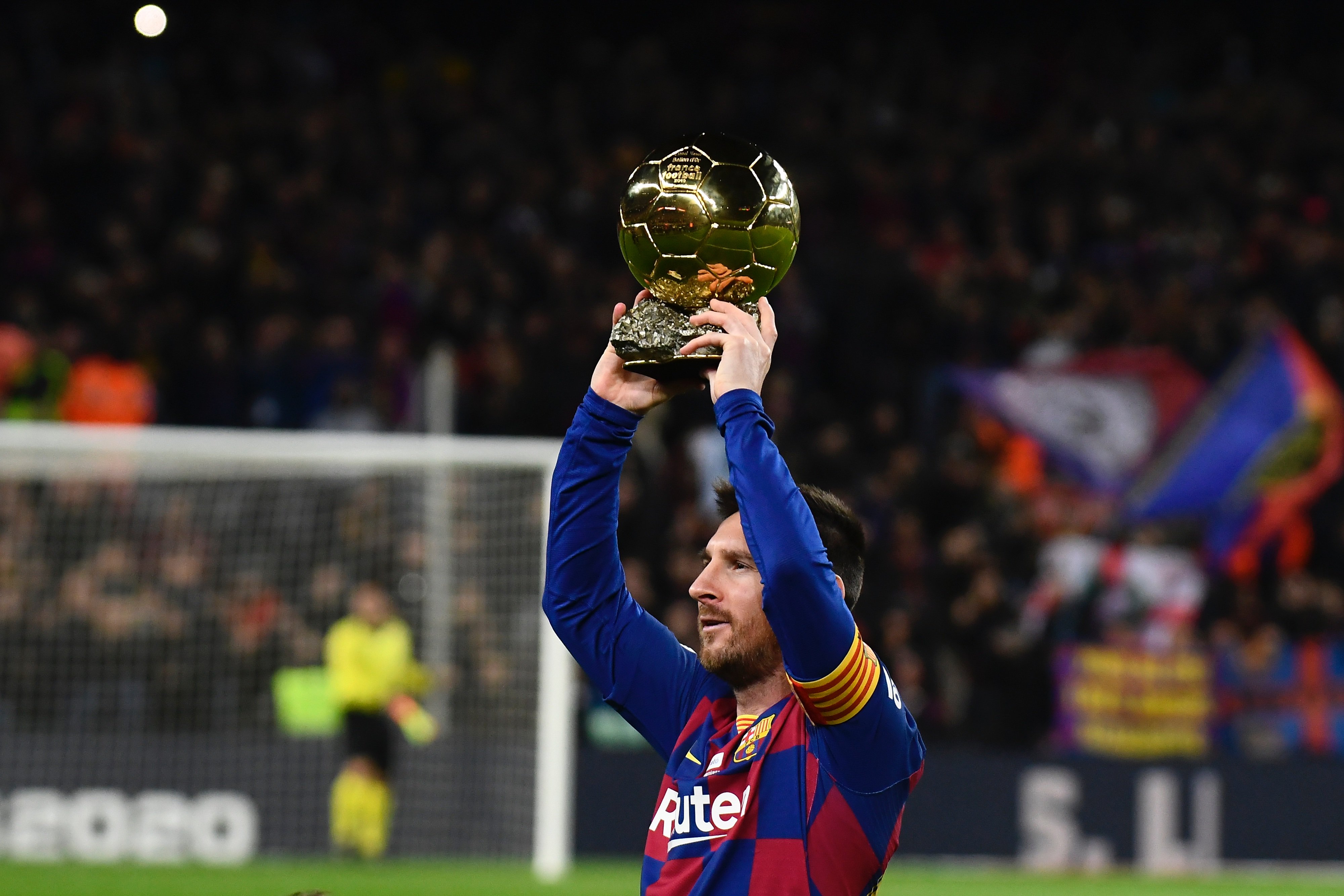 法尔克：曼联和纽卡曾有意沃尔特马德，但他目前不想离开德甲（法尔克：曼联、纽卡曾追求沃尔特马德，但他暂不愿离开德甲）