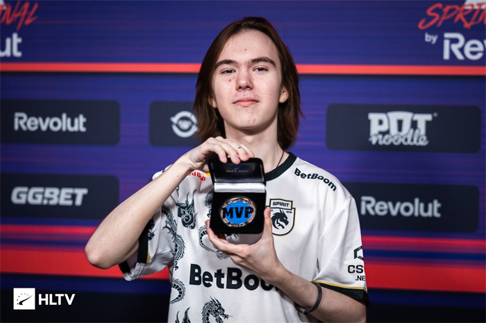 JD Gaming 和 Oh My God 在五场比赛中奋战并赢得了比赛，以 2-0 的战绩晋级淘汰赛阶段。