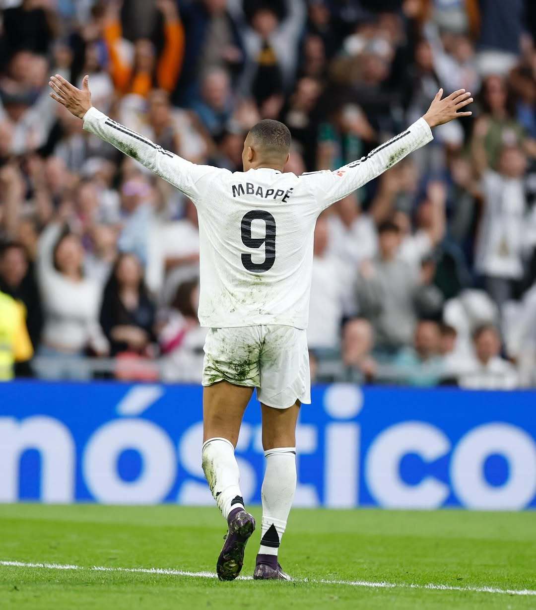 夺冠功臣！莱奥轰入21球，成鹿岛近17年来首位日职联金靴