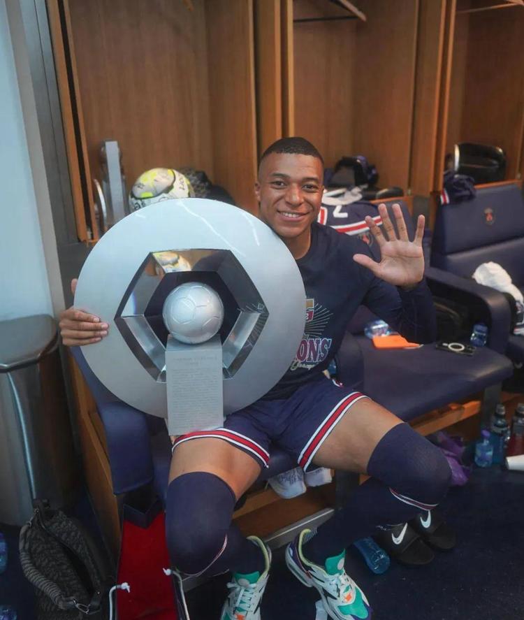 津媒：为更好地与球迷交流，于根伟将在近日进行一次线上直播