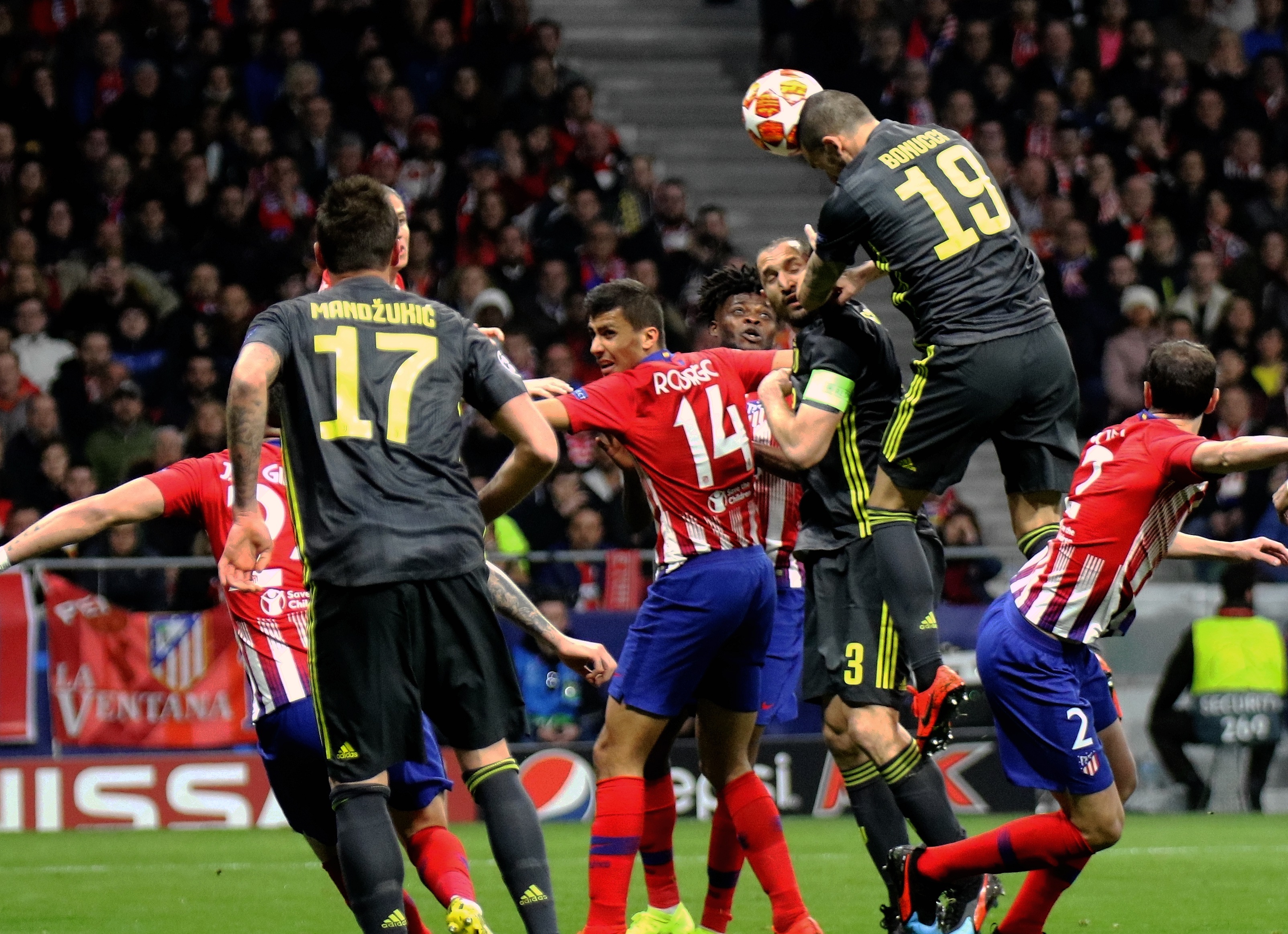 国家报：老佛爷不信任西足协，正推动FIFA介入内格雷拉案（国家报：不信任西足协，老佛爷正推动国际足联介入内格雷拉案）