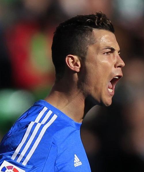 图片报：瓜帅不满埃切维里在药厂难获机会，或将其租回至河床（图片报：瓜迪奥拉不满埃切维里在勒沃库森机会稀少，或回租至河床）