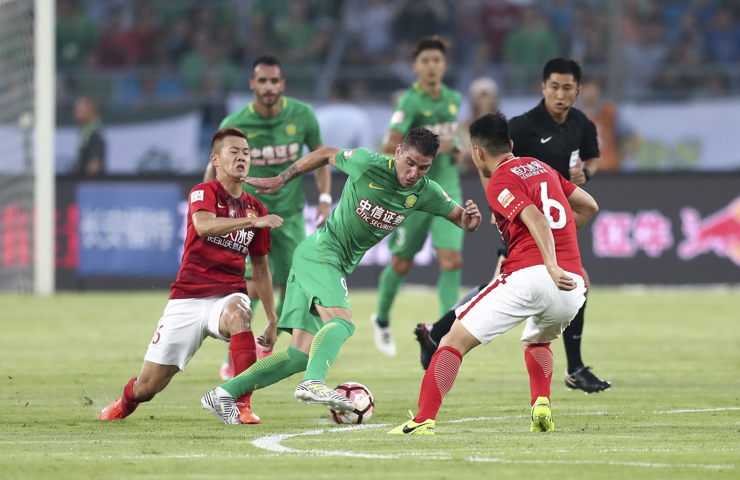 中超转会市场：广州队签下外援,（中超转会动态：广州队完成外援引进）