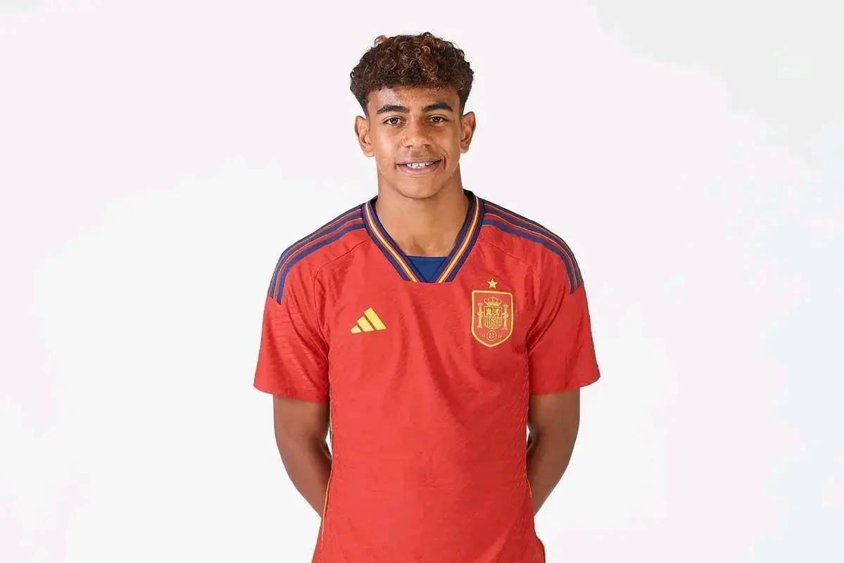 欧洲足球一夜疯狂：水晶宫绝杀，多特6轮不败，罗马爆冷（欧陆足坛今夜沸腾：水晶宫补时绝杀，多特六轮不败，罗马爆冷失利）